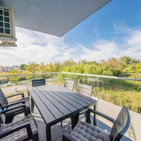 Pau Apartment Nin
