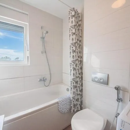 Pau アパート ニン